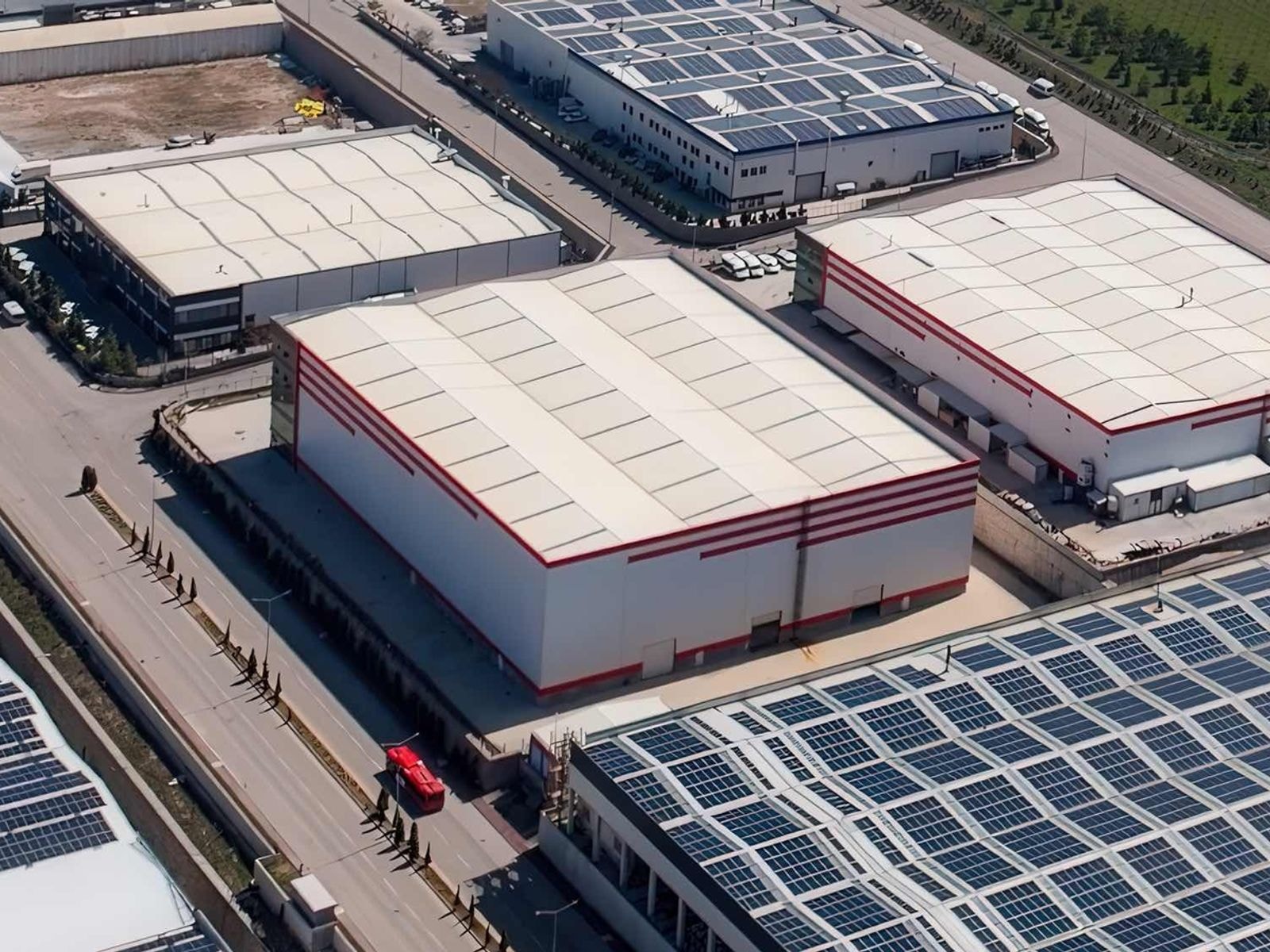 ASO 2.OSB'de tam faturalı 8.117 m² kapalı alanlı fabrika — 2